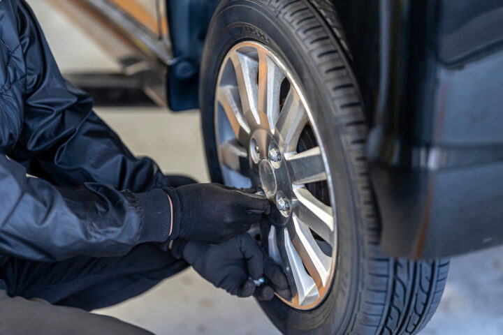 タイヤの状態を点検します